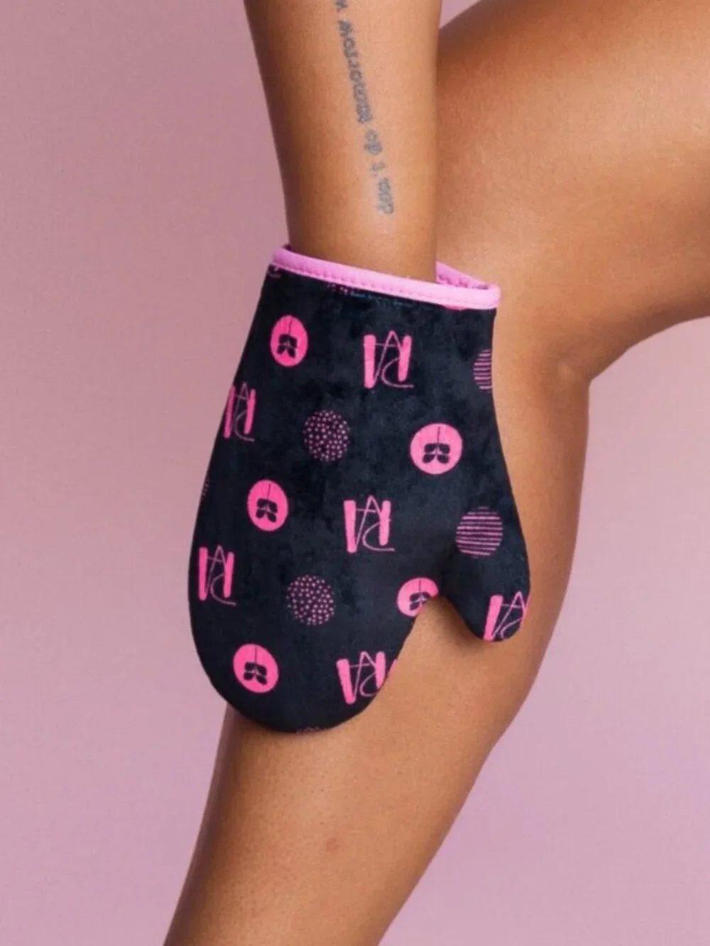 NEW - Red Aspen Tanning Mitt Reusable Black and Pink